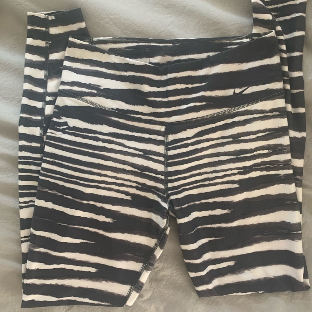 NIKE Women’s Dri-Fit Workout Yoga Zebra Leggings